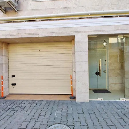 сучасна у моря