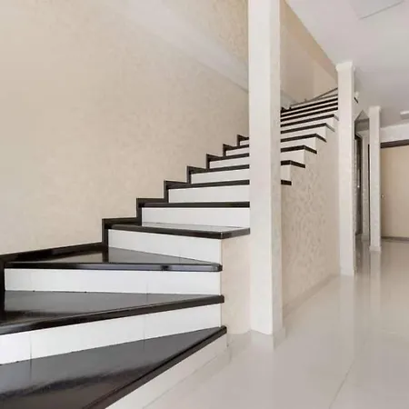 сучасна у моря *