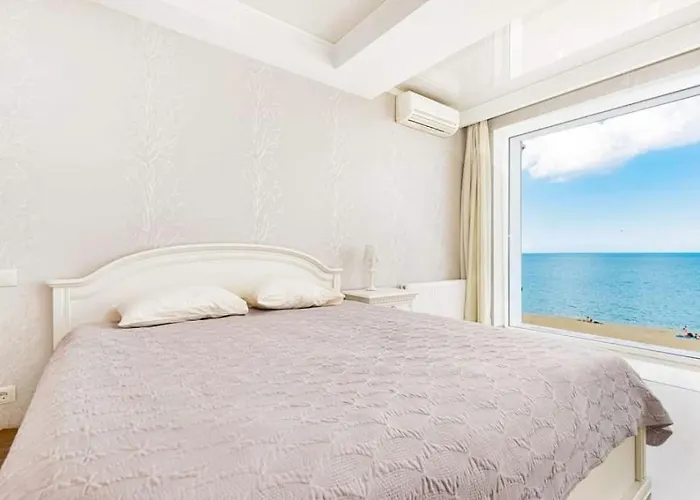 сучасна у моря